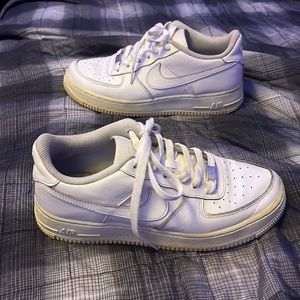 Size 8 Female/6.5 Youth Nike AirForce 1 Triple white Used NO BOX